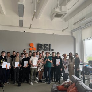 Наши резиденты проходят стажировку в ИТ-компании BSL - КИБЕРшкола программирования для детей, компьютерные курсы для школьников, начинающих и подростков - KIBERone г. Саки