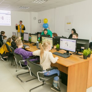 Новый класс в развлекательном центре города Томска! Скоро открытие! - КИБЕРшкола программирования для детей, компьютерные курсы для школьников, начинающих и подростков - KIBERone г. Саки